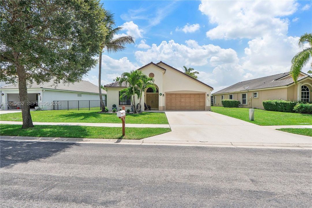 For Sale: $525,000 (3 beds, 2 baths, 1422 Square Feet)