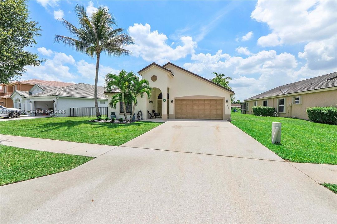 For Sale: $525,000 (3 beds, 2 baths, 1422 Square Feet)