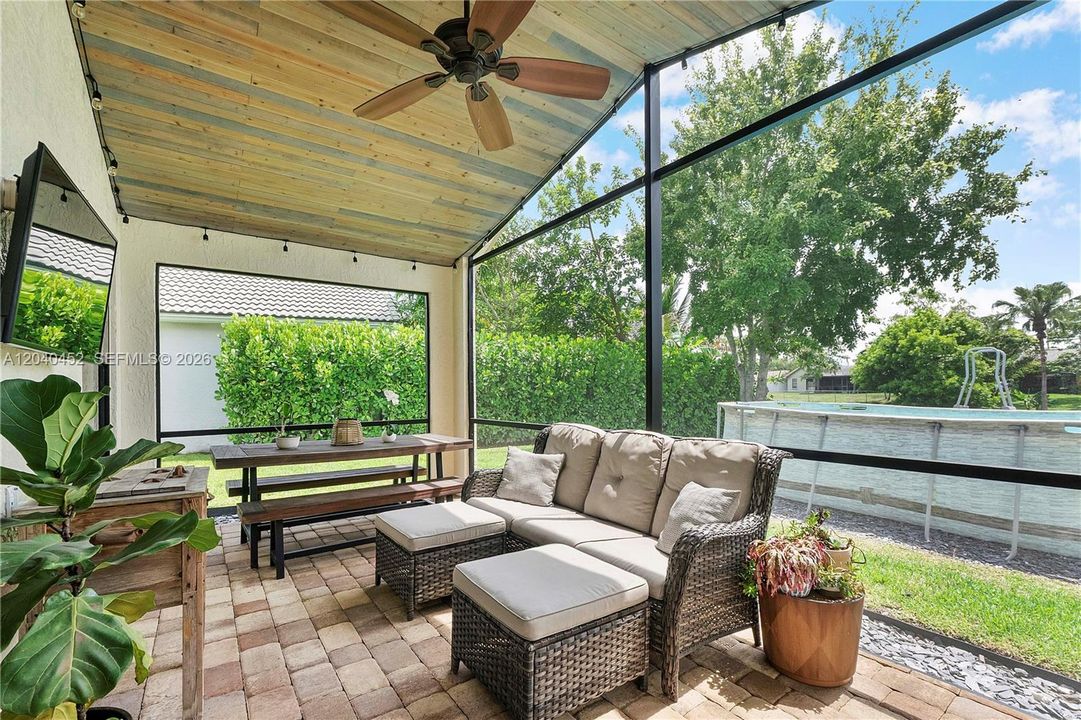 For Sale: $525,000 (3 beds, 2 baths, 1422 Square Feet)