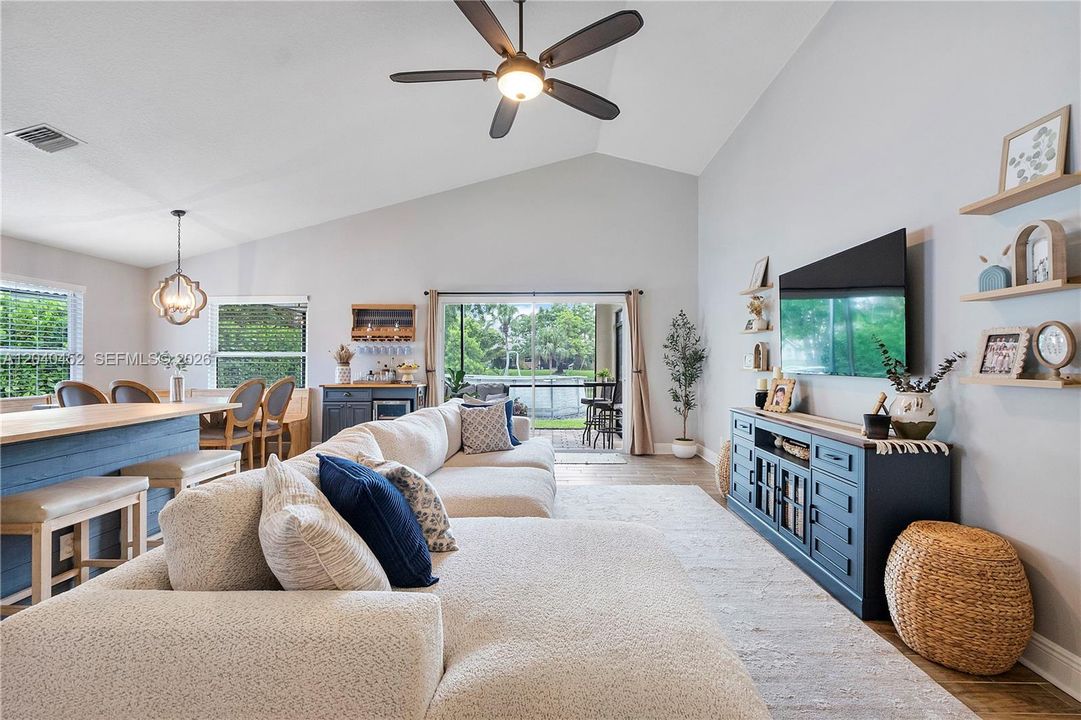 For Sale: $525,000 (3 beds, 2 baths, 1422 Square Feet)