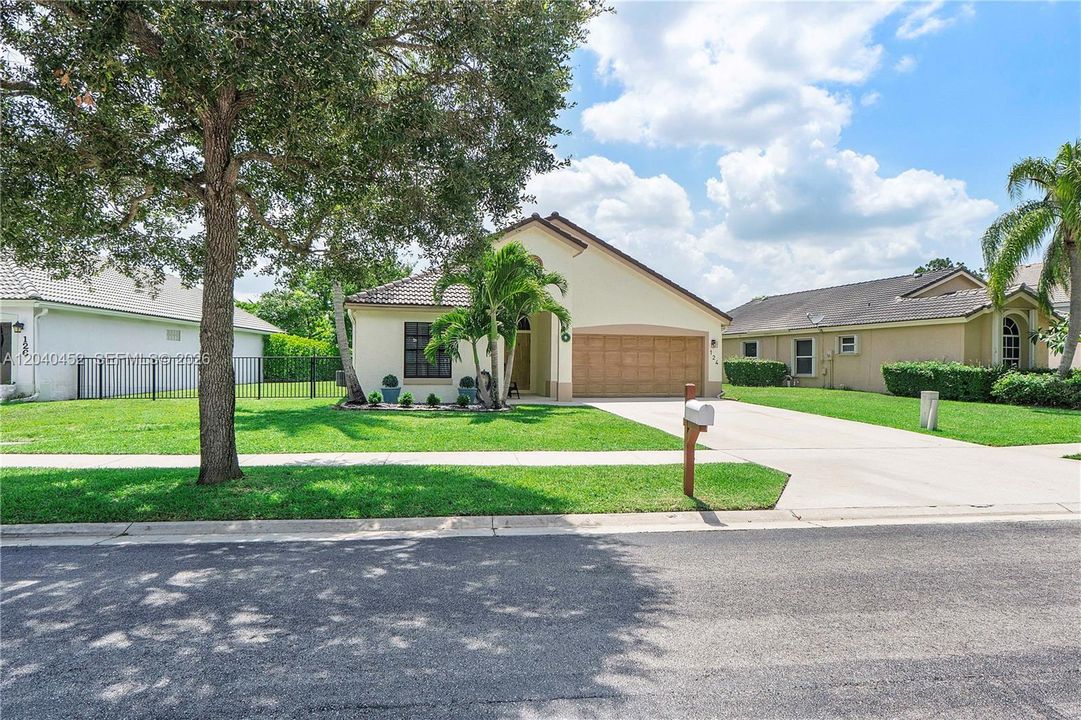 For Sale: $525,000 (3 beds, 2 baths, 1422 Square Feet)