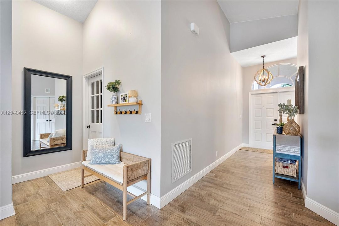 For Sale: $525,000 (3 beds, 2 baths, 1422 Square Feet)