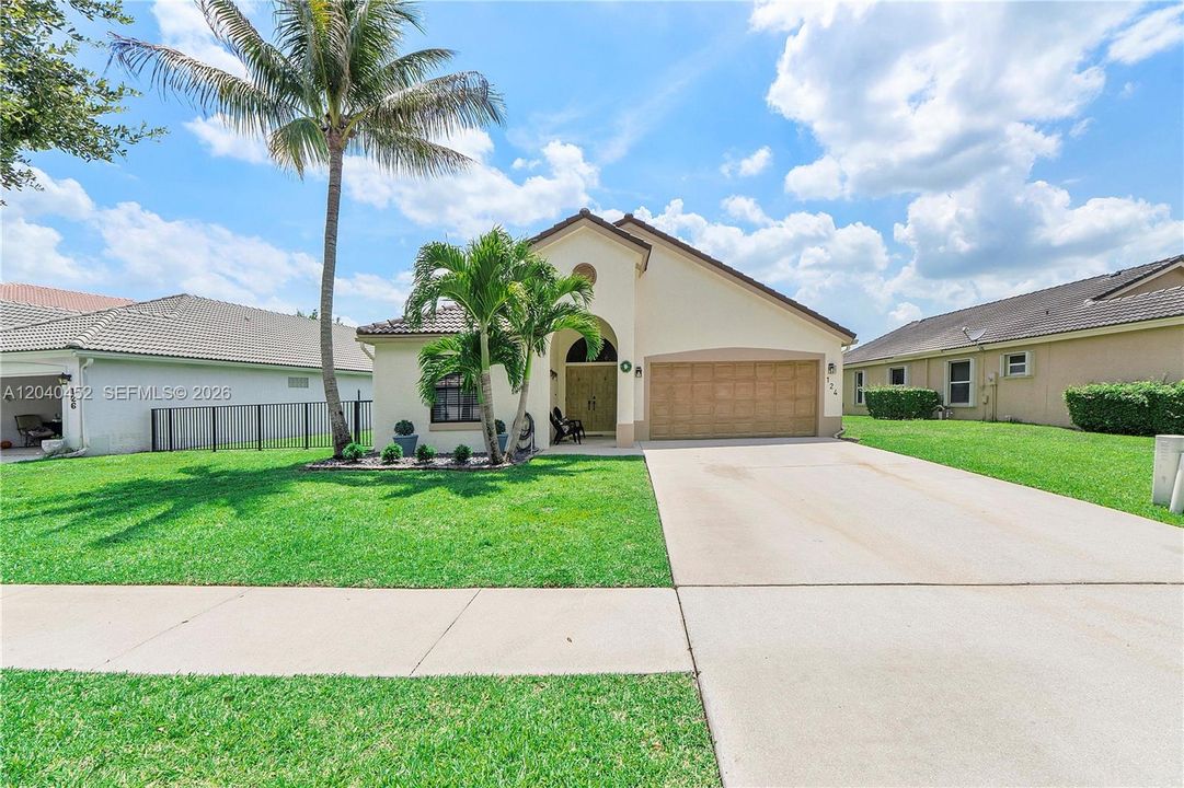 For Sale: $525,000 (3 beds, 2 baths, 1422 Square Feet)