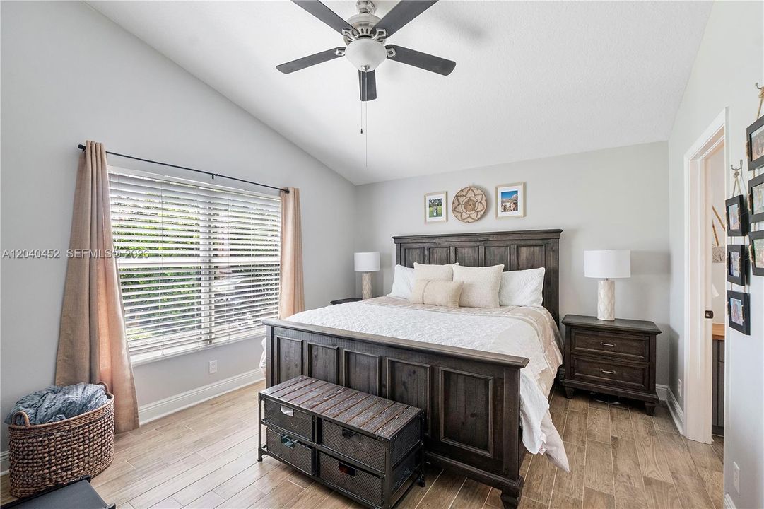 For Sale: $525,000 (3 beds, 2 baths, 1422 Square Feet)