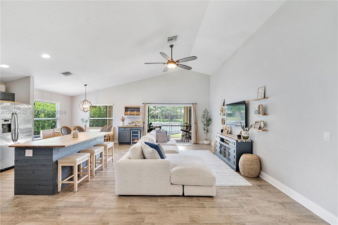 For Sale: $525,000 (3 beds, 2 baths, 1422 Square Feet)
