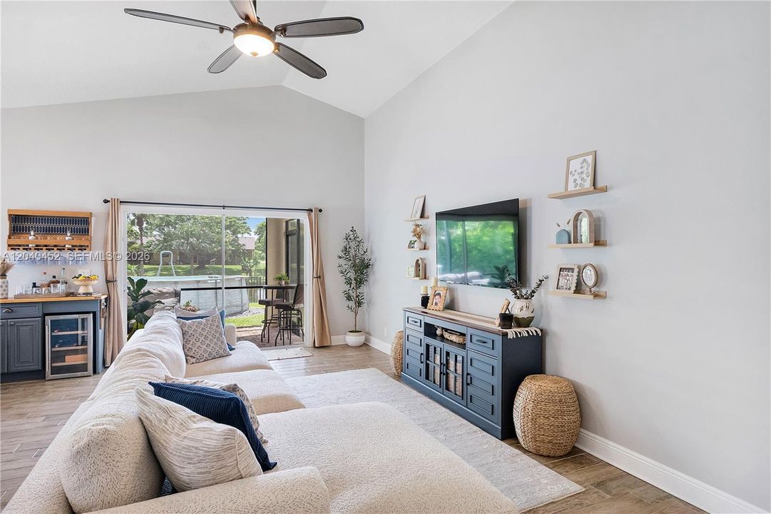 For Sale: $525,000 (3 beds, 2 baths, 1422 Square Feet)