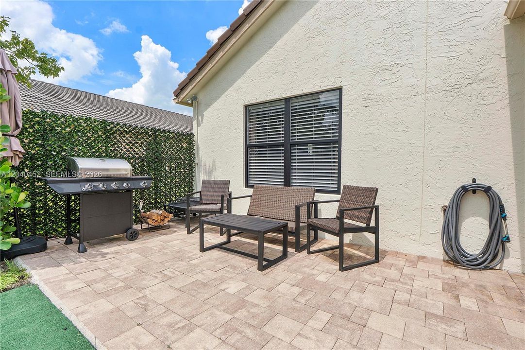 For Sale: $525,000 (3 beds, 2 baths, 1422 Square Feet)