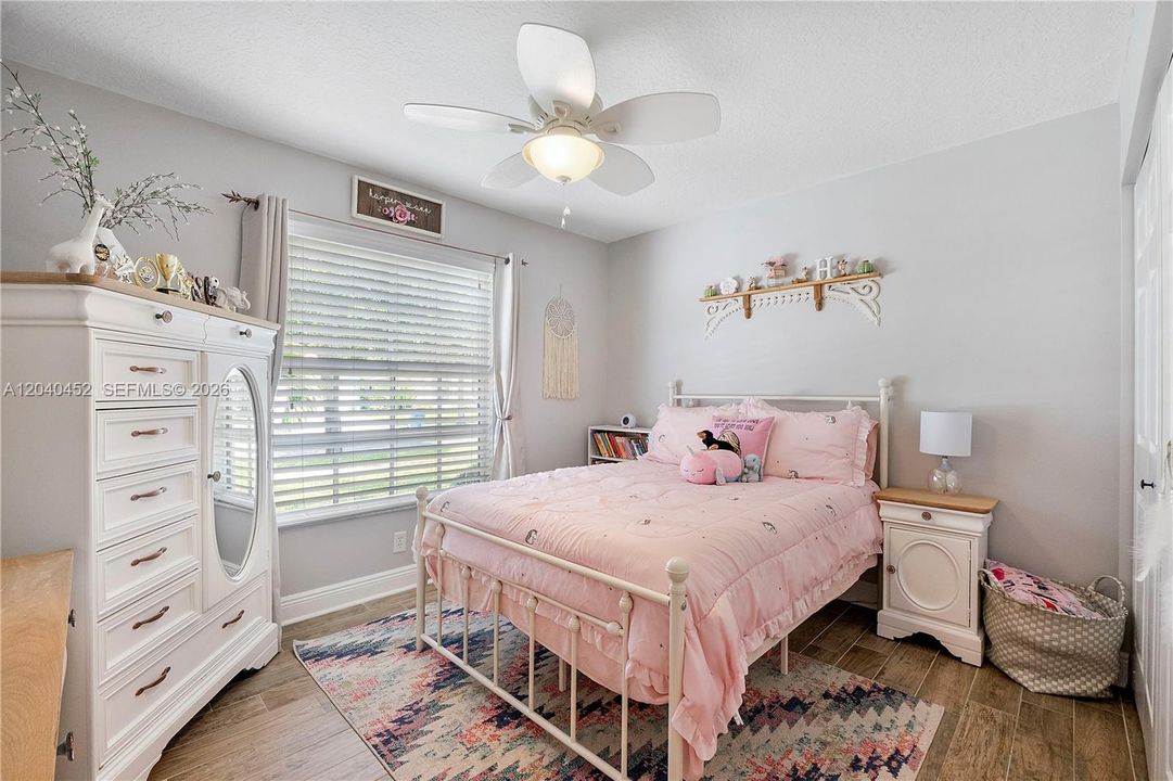 For Sale: $525,000 (3 beds, 2 baths, 1422 Square Feet)