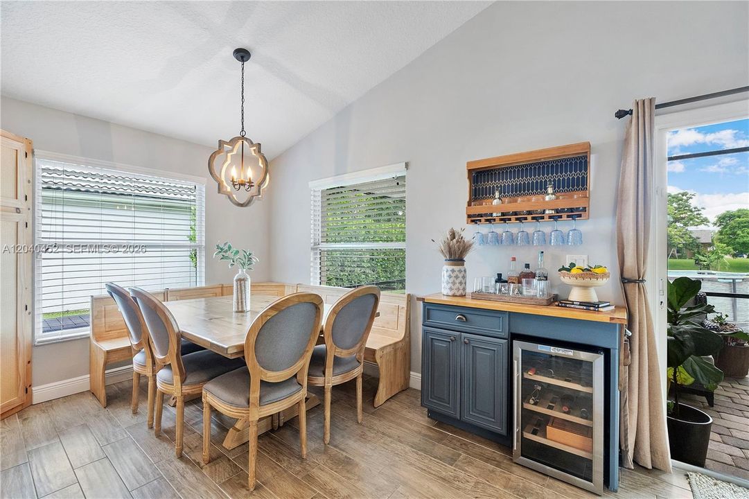 For Sale: $525,000 (3 beds, 2 baths, 1422 Square Feet)