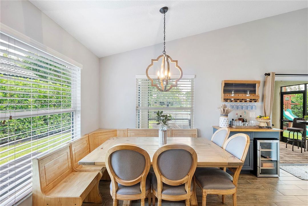 For Sale: $525,000 (3 beds, 2 baths, 1422 Square Feet)