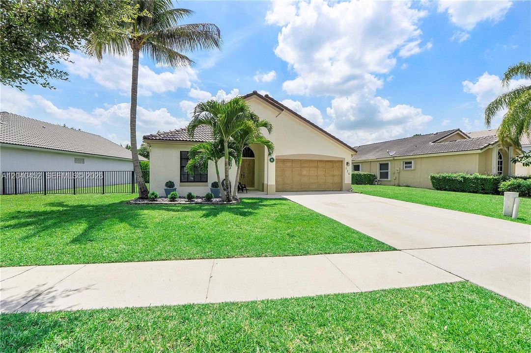 For Sale: $525,000 (3 beds, 2 baths, 1422 Square Feet)