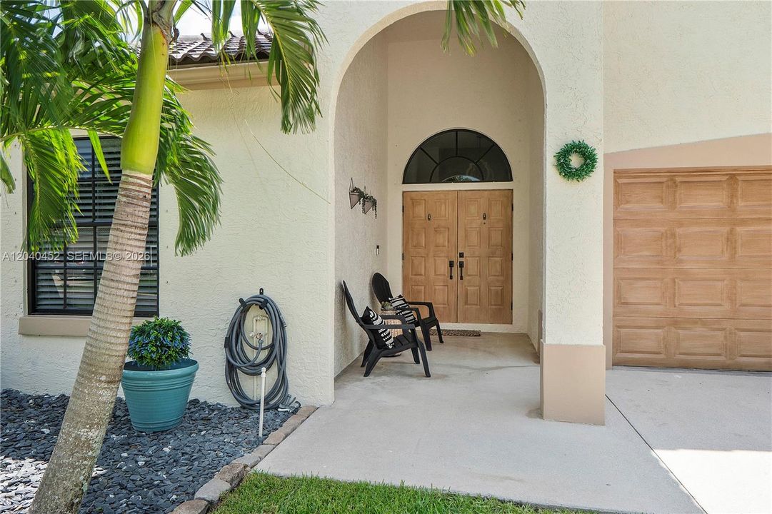 For Sale: $525,000 (3 beds, 2 baths, 1422 Square Feet)