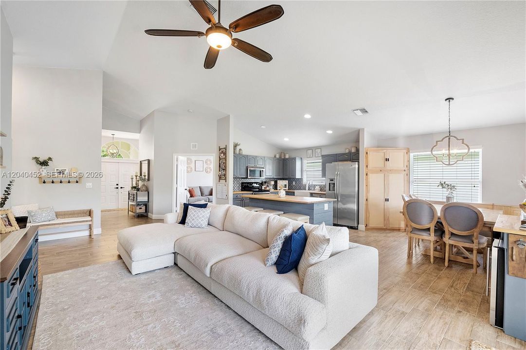 For Sale: $525,000 (3 beds, 2 baths, 1422 Square Feet)