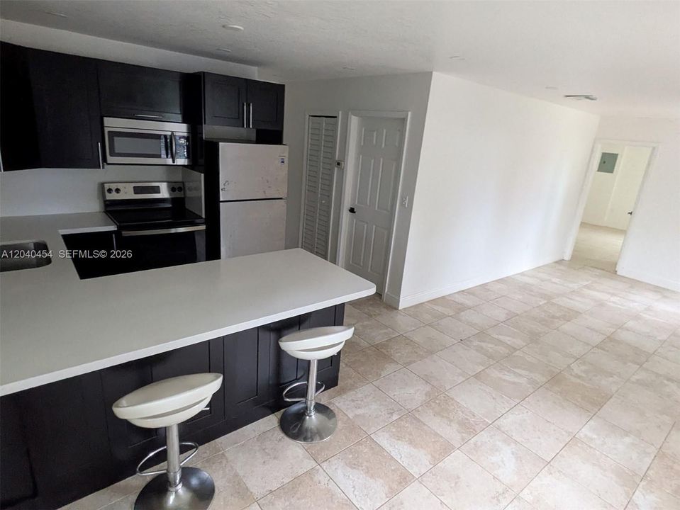 For Rent: $2,200 (2 beds, 1 baths, 1900 Square Feet)