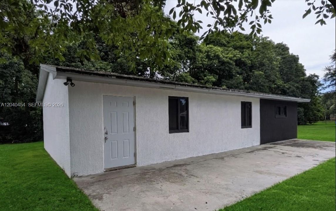 For Rent: $2,200 (2 beds, 1 baths, 1900 Square Feet)