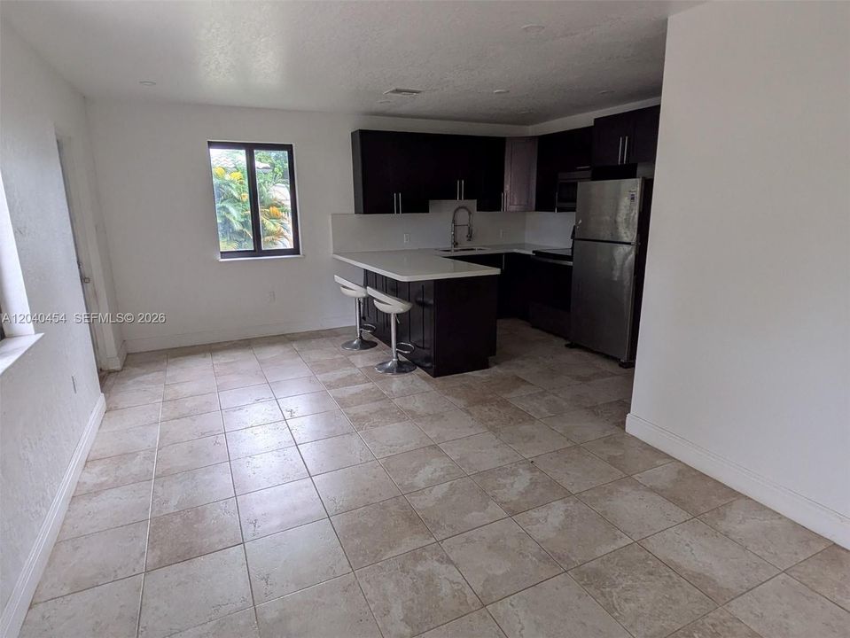 For Rent: $2,200 (2 beds, 1 baths, 1900 Square Feet)