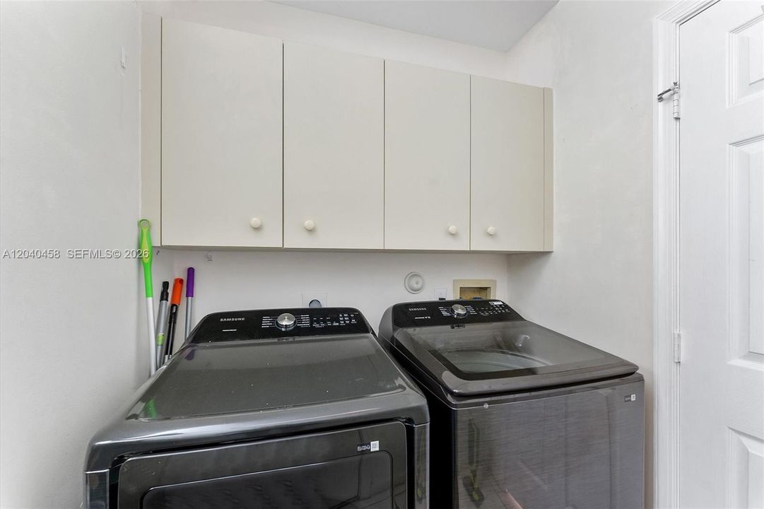 На продажу: $470,000 (3 спален, 2 ванн, 1864 Квадратных фут)