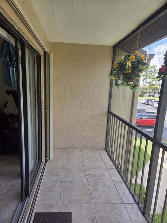 Screen, Covered Balcony