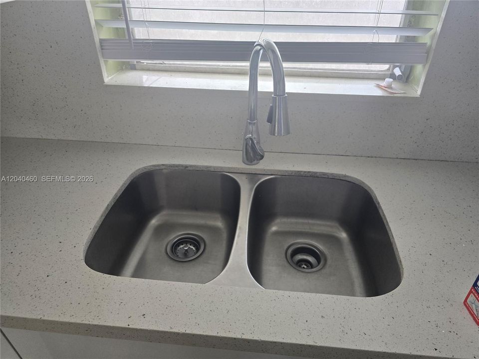 For Rent: $2,300 (2 beds, 2 baths, 2289 Square Feet)