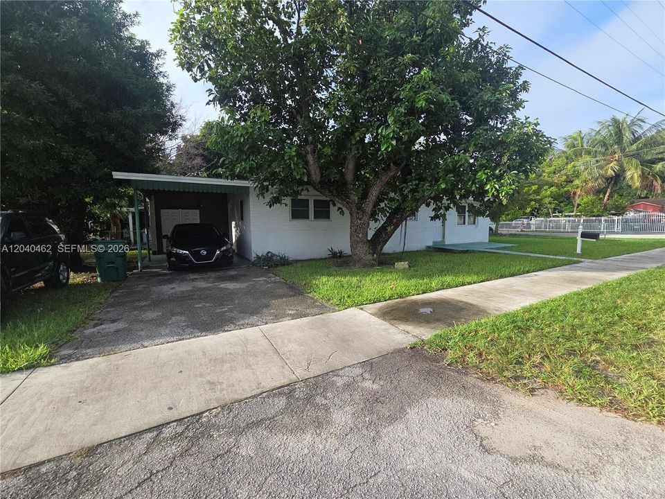 For Sale: $459,900 (3 beds, 1 baths, 1081 Square Feet)