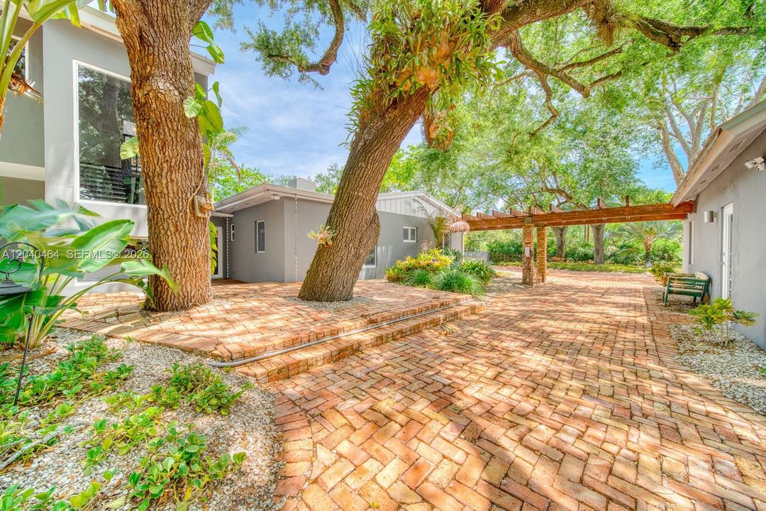 For Sale: $2,500,000 (4 beds, 4 baths, 4062 Square Feet)