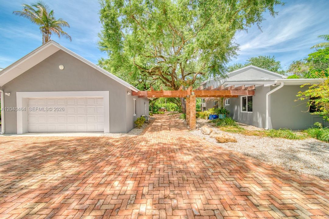 For Sale: $2,500,000 (4 beds, 4 baths, 4062 Square Feet)