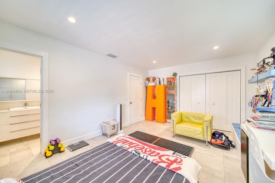 For Sale: $2,500,000 (4 beds, 4 baths, 4062 Square Feet)