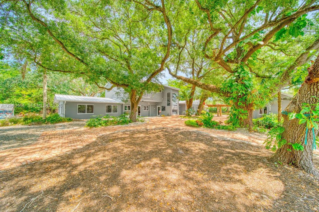For Sale: $2,500,000 (4 beds, 4 baths, 4062 Square Feet)