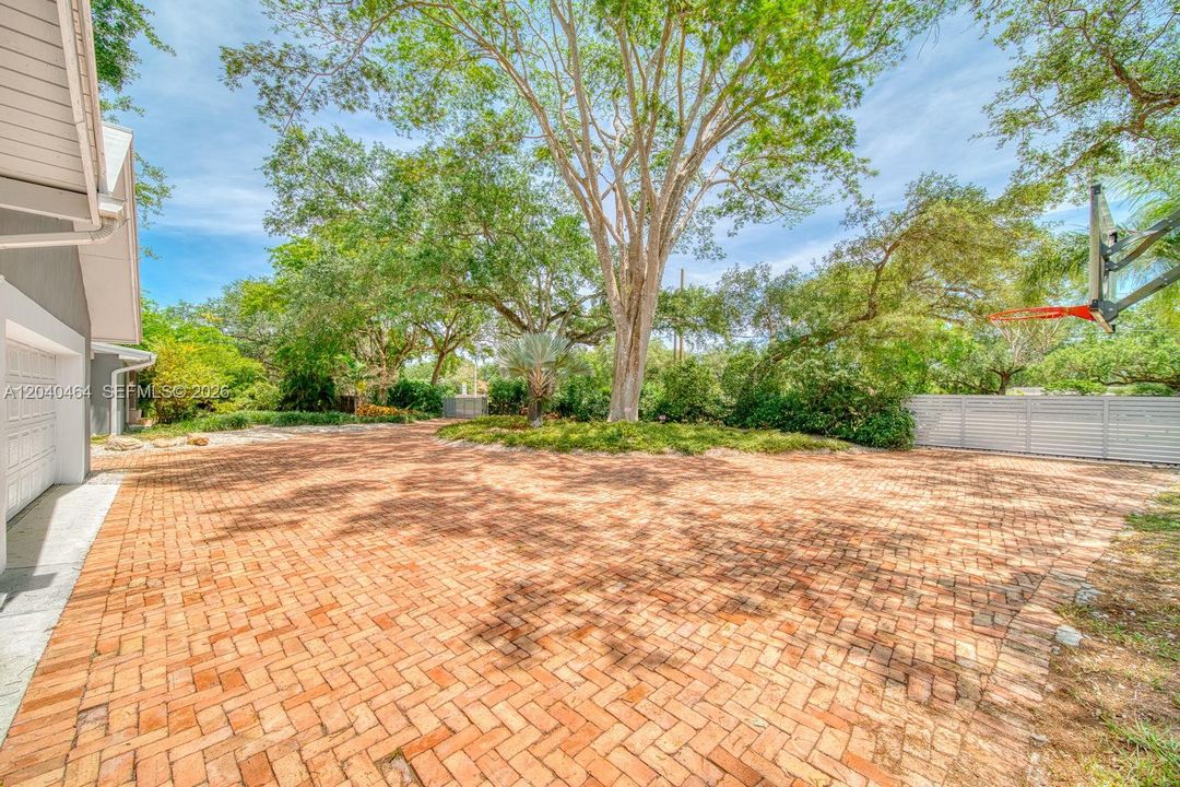 For Sale: $2,500,000 (4 beds, 4 baths, 4062 Square Feet)