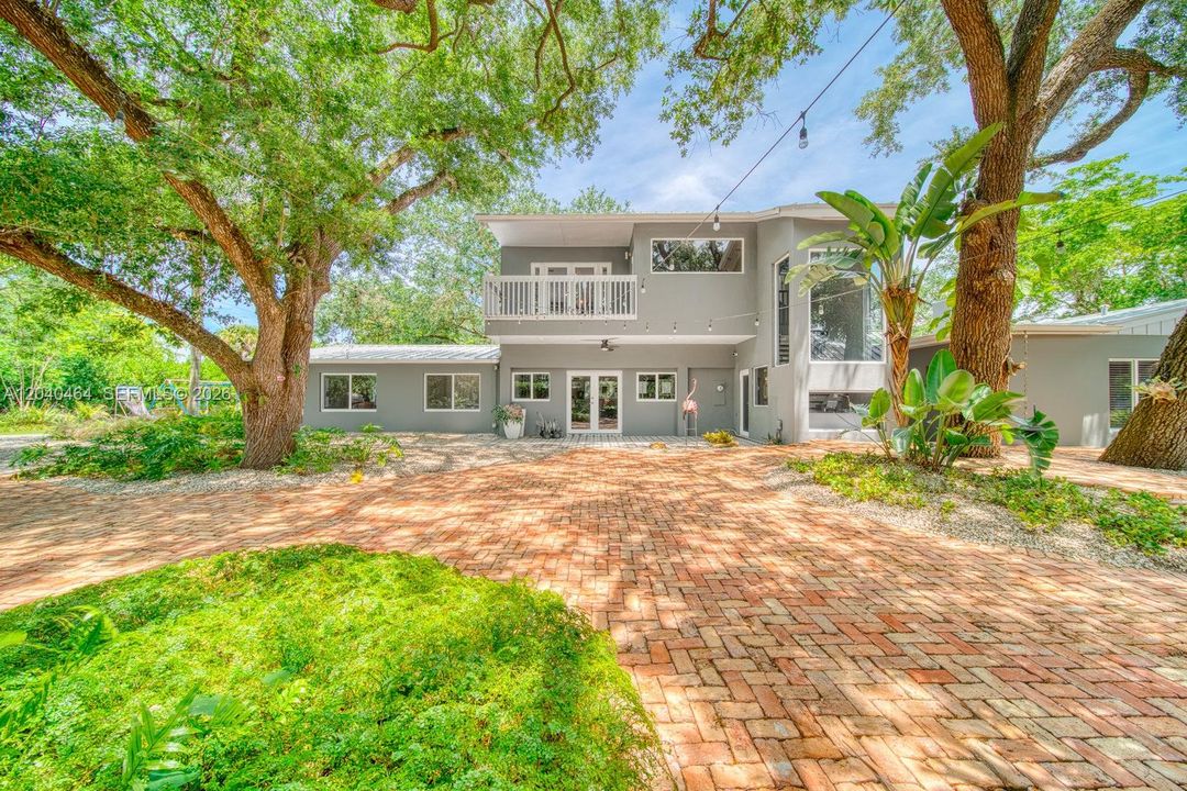 For Sale: $2,500,000 (4 beds, 4 baths, 4062 Square Feet)