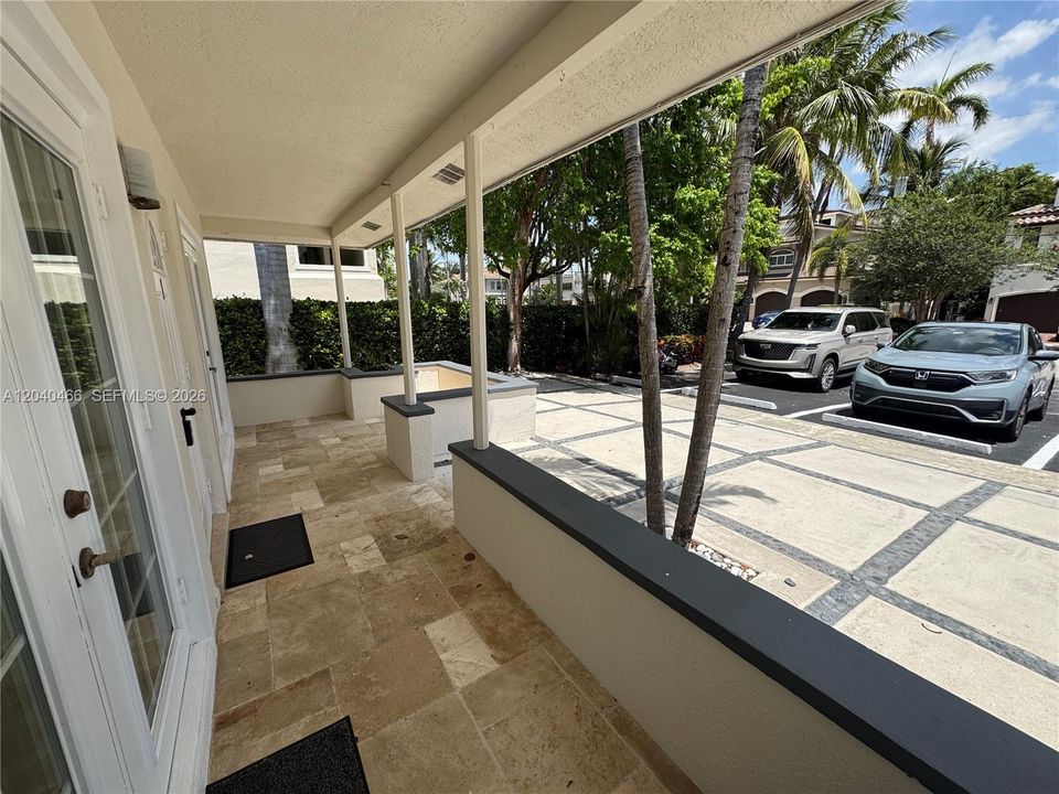 For Rent: $2,200 (2 beds, 2 baths, 980 Square Feet)