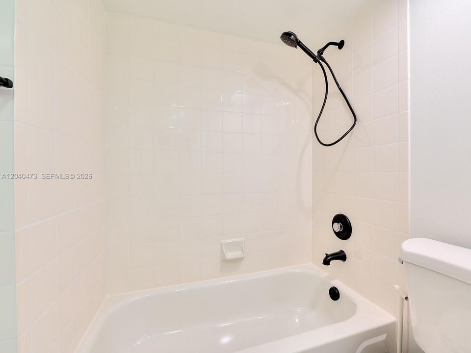 В аренду: $2,500 (1 спален, 1 ванн, 750 Квадратных фут)