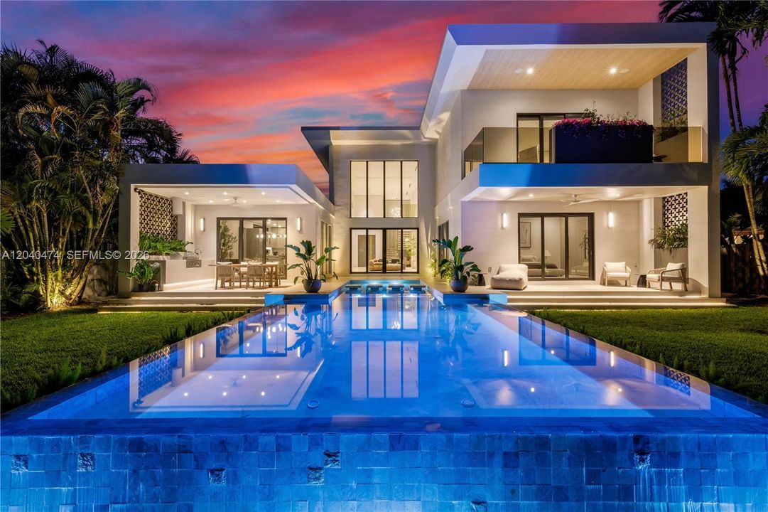 На продажу: $4,700,000 (5 спален, 6 ванн, 4105 Квадратных фут)