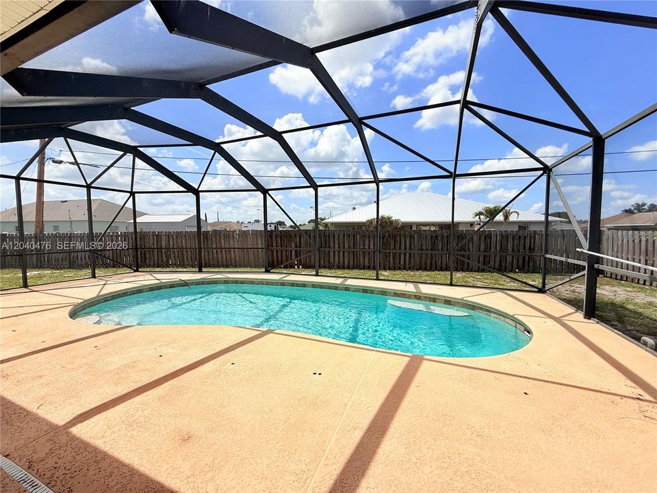 For Sale: $474,900 (4 beds, 2 baths, 2250 Square Feet)