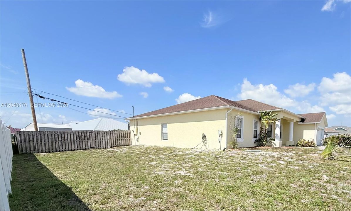 For Sale: $474,900 (4 beds, 2 baths, 2250 Square Feet)