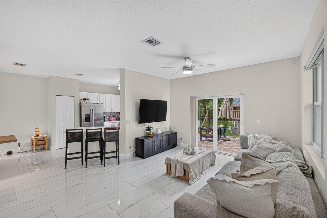 007-6455AzuraLakeRoad-Greenacres-FL-3346