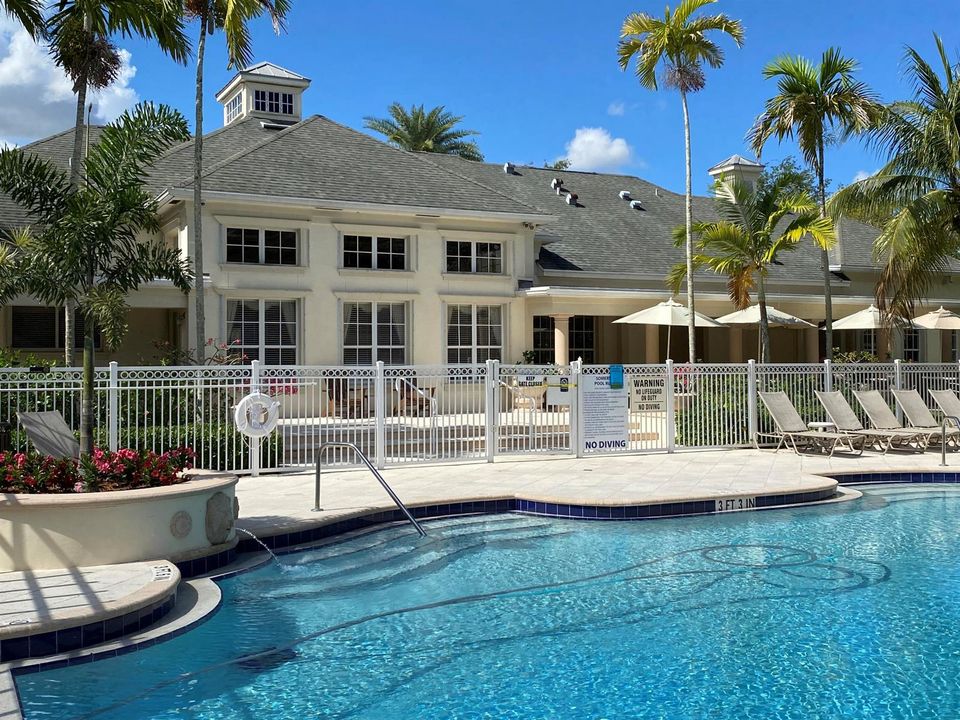 Clubhouse & Resort Style Pool