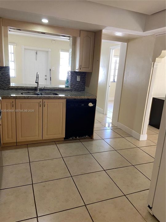 For Rent: $3,150 (4 beds, 2 baths, 2155 Square Feet)