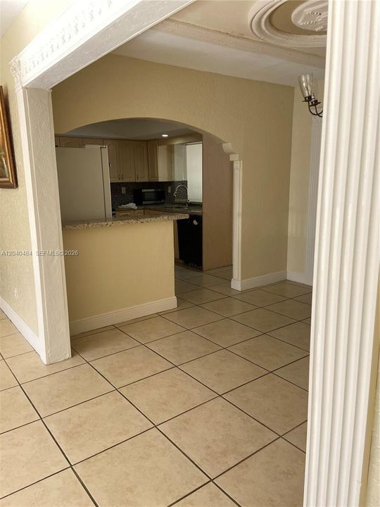 For Rent: $3,150 (4 beds, 2 baths, 2155 Square Feet)