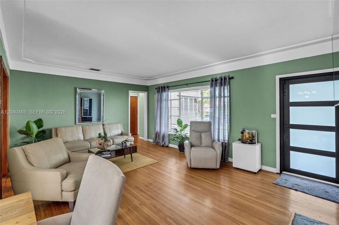 En Venta: $749,000 (2 camas, 1 baños, 1228 Pies cuadrados)