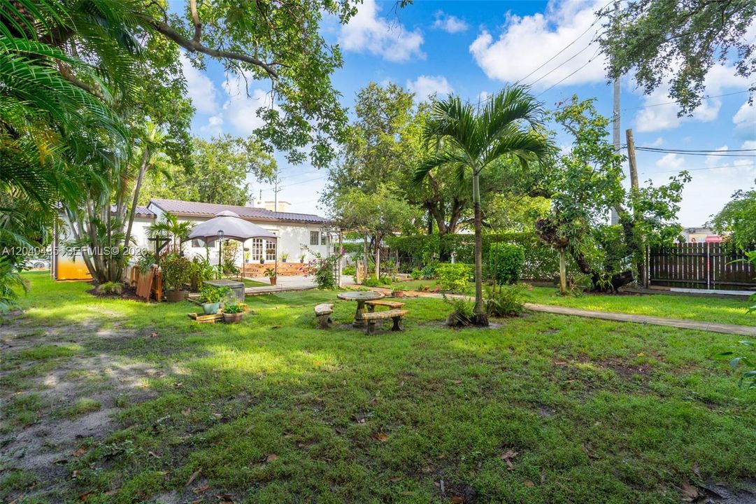 En Venta: $749,000 (2 camas, 1 baños, 1228 Pies cuadrados)