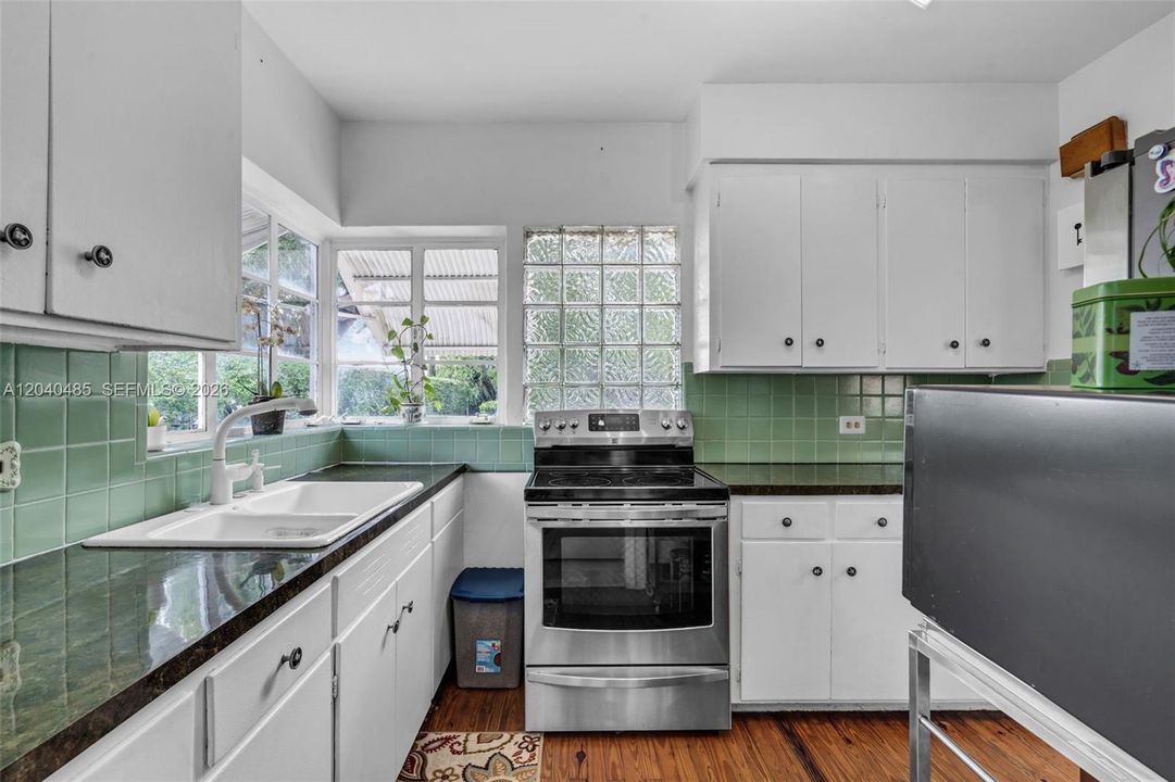 En Venta: $749,000 (2 camas, 1 baños, 1228 Pies cuadrados)