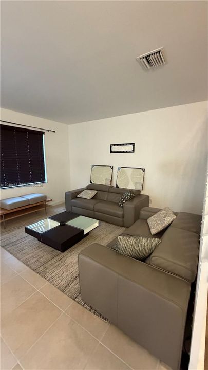 For Rent: $3,400 (3 beds, 2 baths, 1668 Square Feet)