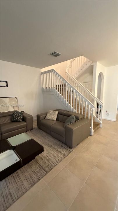 For Rent: $3,400 (3 beds, 2 baths, 1668 Square Feet)