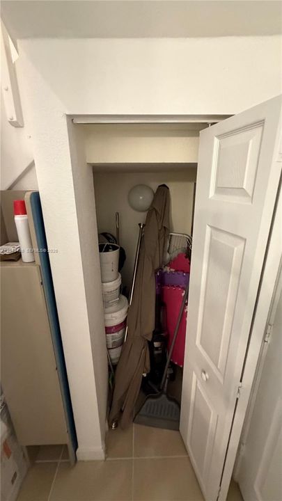 For Rent: $3,400 (3 beds, 2 baths, 1668 Square Feet)