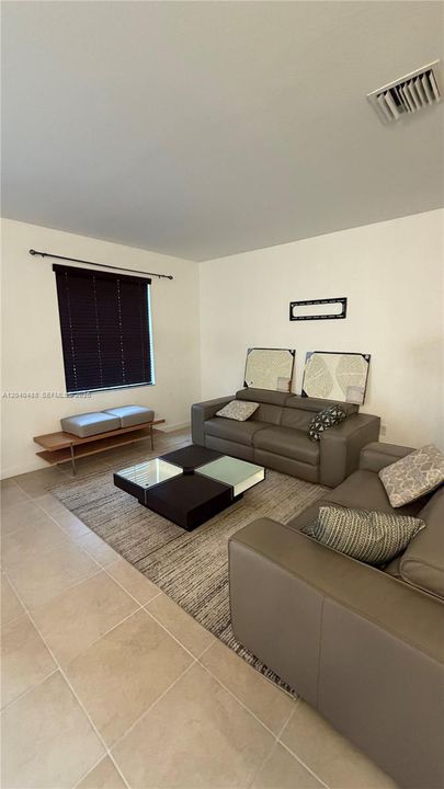 For Rent: $3,400 (3 beds, 2 baths, 1668 Square Feet)