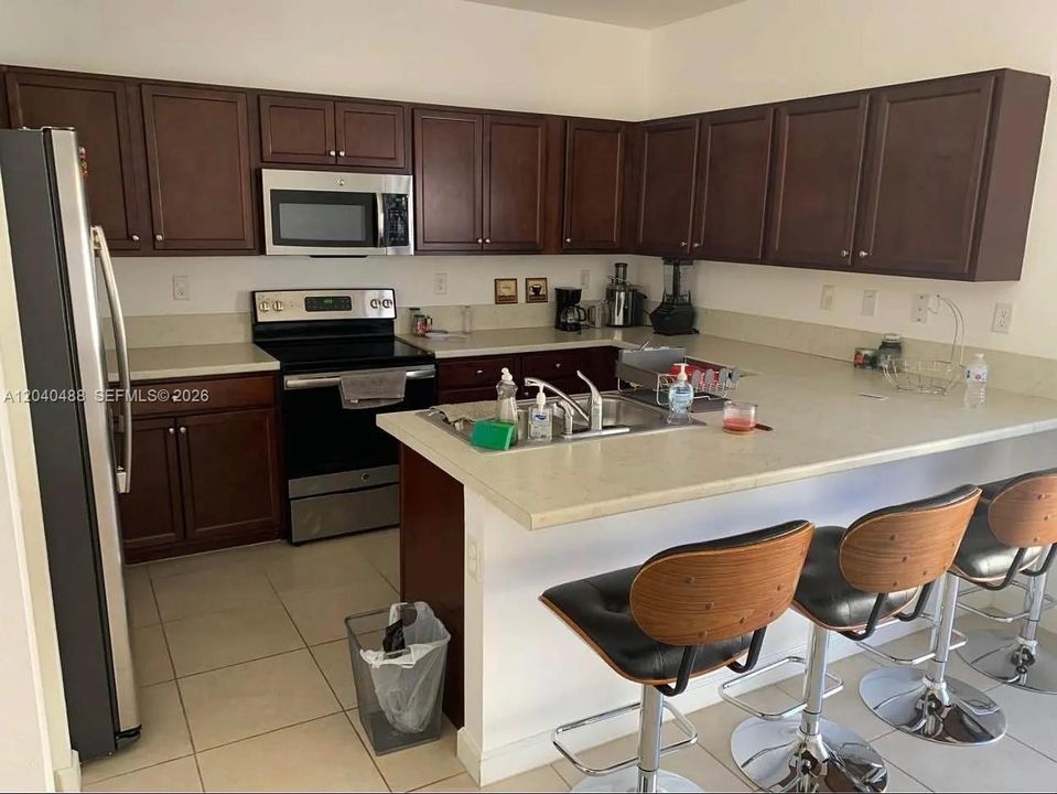 For Rent: $3,400 (3 beds, 2 baths, 1668 Square Feet)