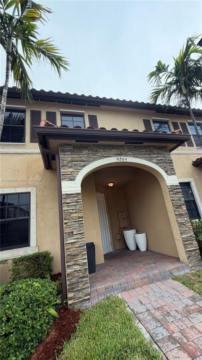 For Rent: $3,400 (3 beds, 2 baths, 1668 Square Feet)