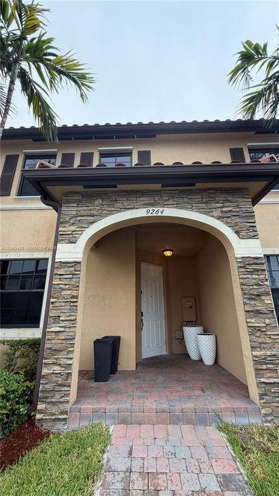 For Rent: $3,400 (3 beds, 2 baths, 1668 Square Feet)