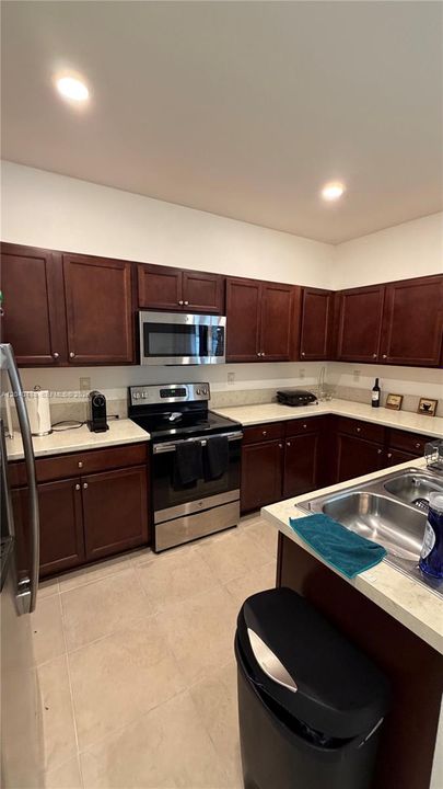 For Rent: $3,400 (3 beds, 2 baths, 1668 Square Feet)